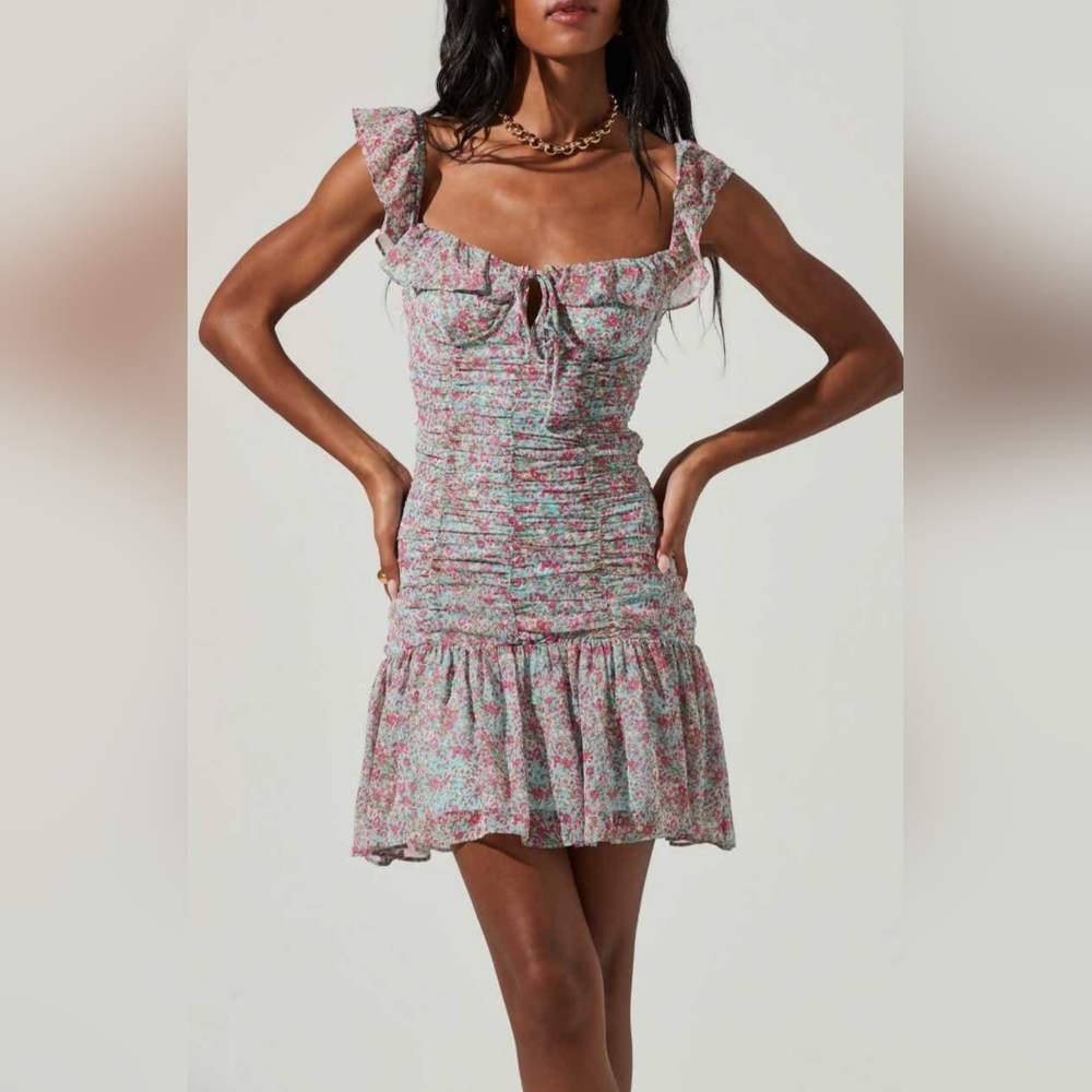 ASTR The Label OFF SHOULDER RUCHED FLORAL MINI DRESS